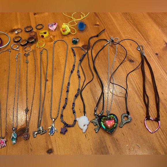 COSTUME JEWELRY HUGE LOT CHILDREN DRESS UP TWEENS TEENS FUN ADULTS - Picture 4 of 16